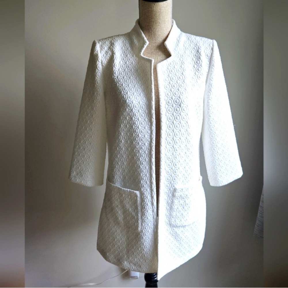 Elegant White Textured Blazer - Business Casual